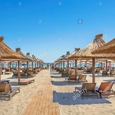 Aqua 6 Mamaia Nord ナボダリ